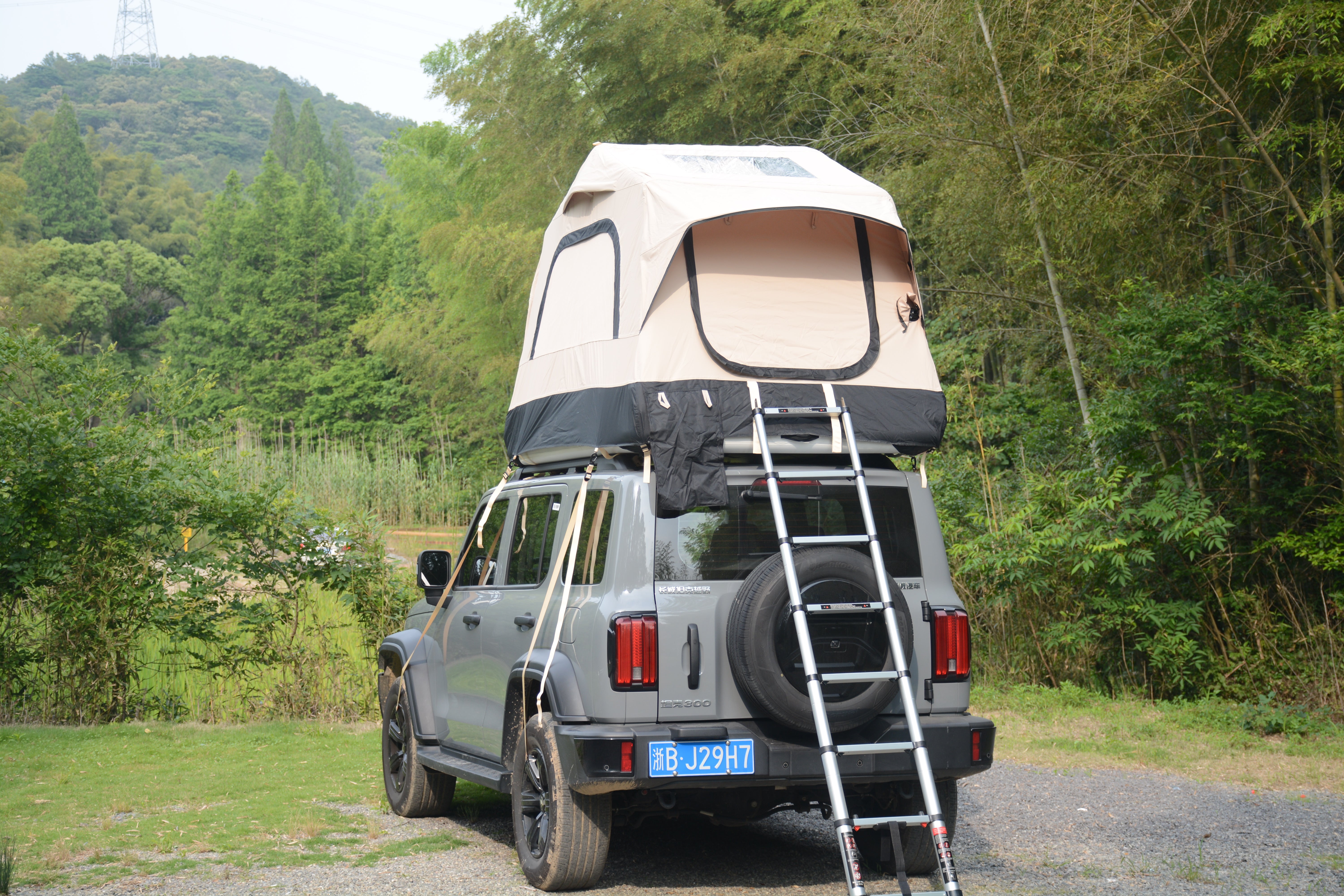 Truck Roof Tent, Car SUV Roof Tent Inflatable,Roof Top Tent Camping For 2 Person,Easy To Set Up