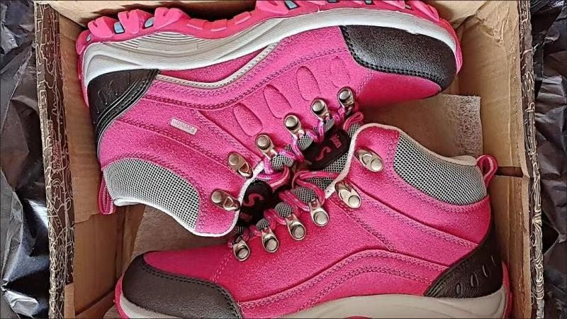 Hi-top hiking shoes